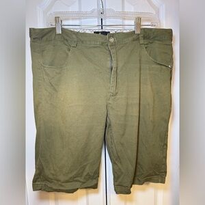 Moncler - Stylish Office Wear Luxurious Business Casual Men's Olive Green Shorts